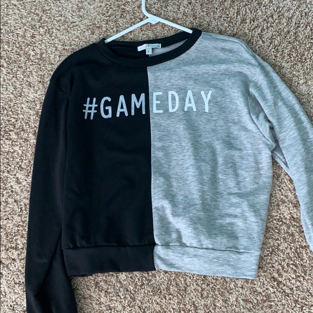 I am selling a long sleeve shirt